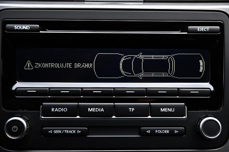 Volkswagen Passat 2.0 TDi CR COMFORTLINE, VÝHŘEV - fotka 22 z 50