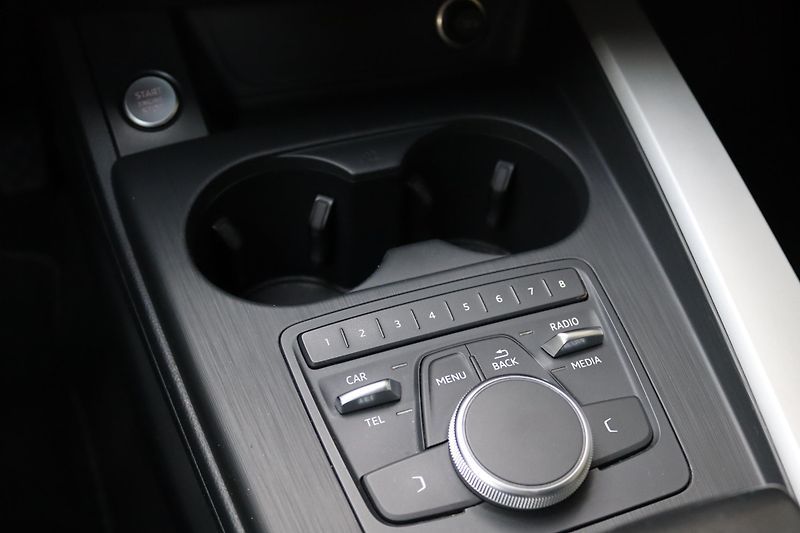 Audi A4 2.0TDI S-TRONIC SEDAN 110kW - fotka 30 z 50