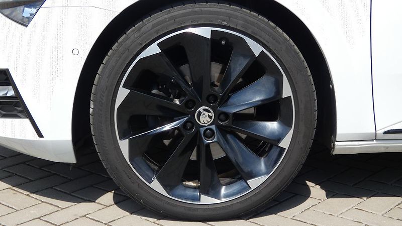 Škoda Superb 2.0 TDI DSG 4x4 Sportline 147k - fotka 28 z 29