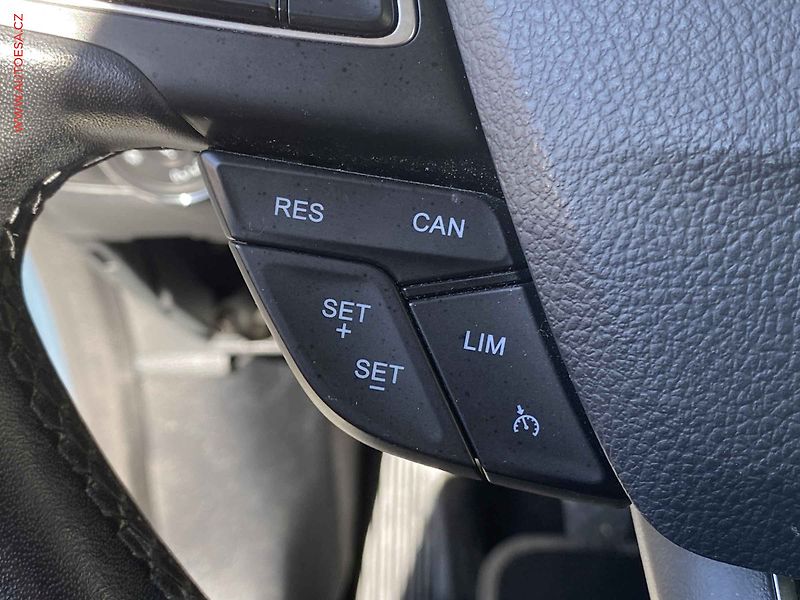 Ford EcoSport (2019) 1.0 EB, Titanium, navi - fotka 13 z 17