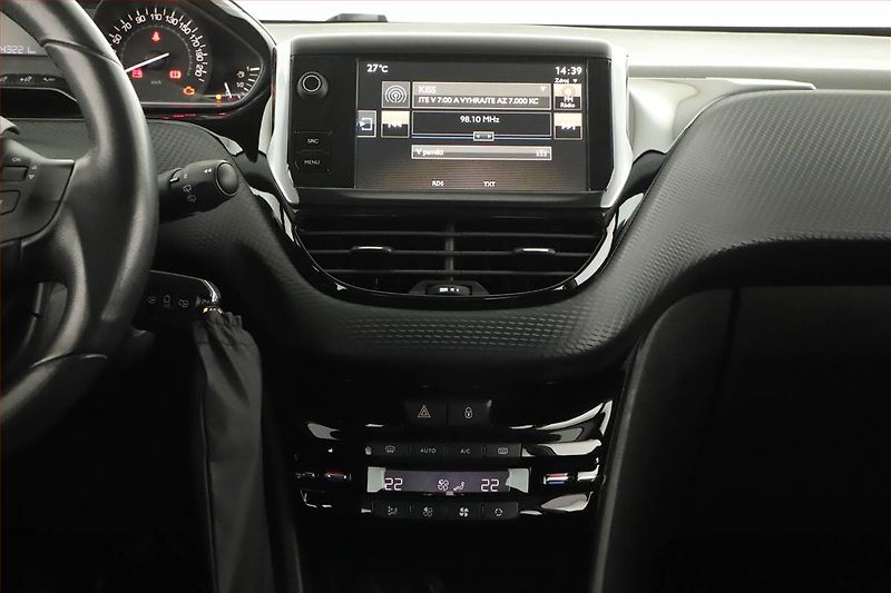 Peugeot 2008 (2015) 1.2 PureTech, Tempomat - fotka 11 z 12