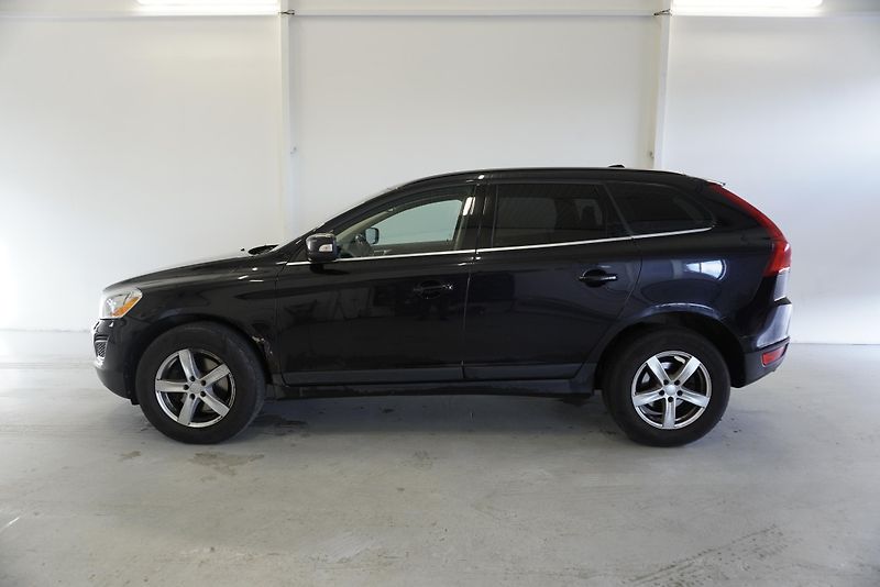 Volvo XC60  2.4 D5 MOMENTUM AWD AUTOMAT - fotka 4 z 27