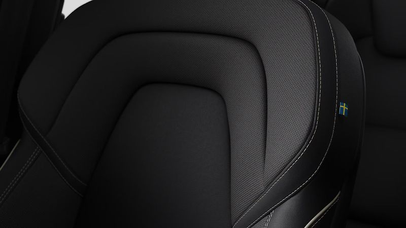 Volvo XC60 (2026) B5 AWD BLACK EDITION PLUS AUT - fotka 4 z 15
