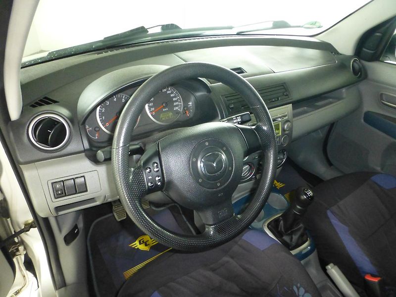 Mazda 2 (2004) 1,4i 59KW*KLIMA**ALU KOLA - fotka 11 z 24
