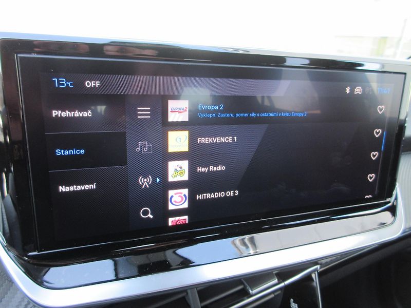 Peugeot 2008 ALLURE Hybrid 145 e-DCS6 - fotka 24 z 37