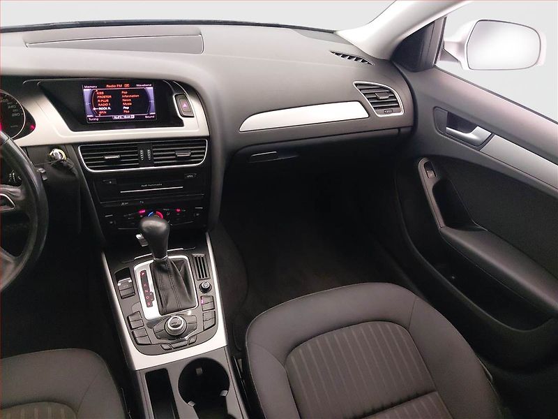 Audi A4 (2011) Ambiente 2.0 TDI, Automat - fotka 8 z 17