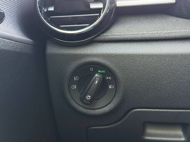 Škoda Fabia Selection 1,0 TSI 70 kW 5° MP - fotka 28 z 35