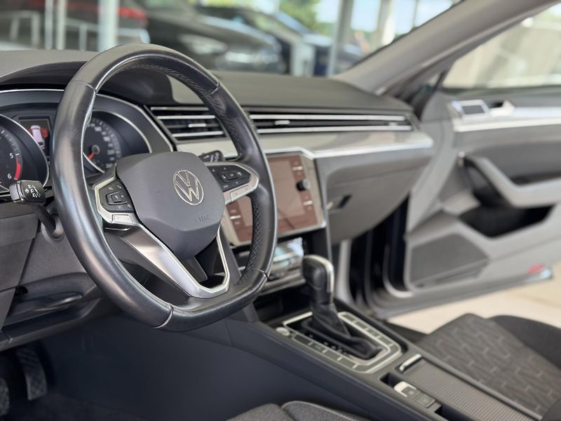 Volkswagen Passat 2,0TDI DSG*Navi*Distronic*DPH - fotka 12 z 34