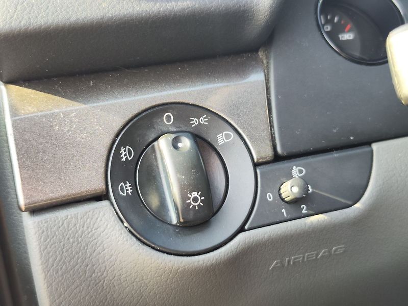 Seat Exeo 2.0 TDI/88kW Reference ČR - fotka 21 z 23