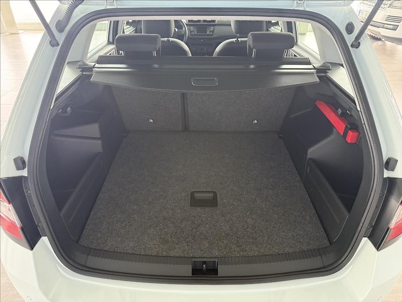 Škoda Fabia 1,2   TSI 66kW,SERVISKA - fotka 23 z 24