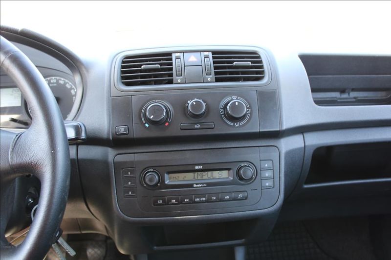 Škoda Fabia 1,2 i  STK 5/2028, ČR - fotka 17 z 19