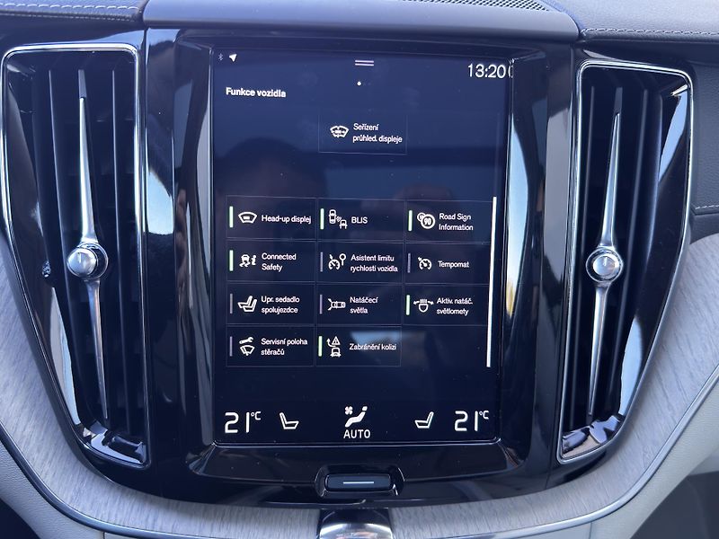 Volvo XC60 FWD B5/vzduch/4*klima/PANO/  - fotka 43 z 43