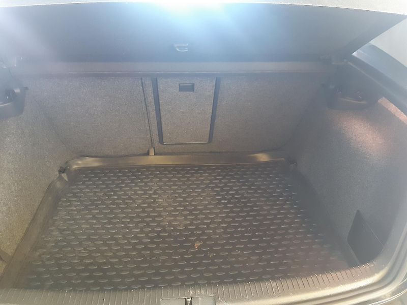 Volkswagen Golf 1.4 MPI DIGIKLIMA TEMPOMAT - fotka 16 z 22