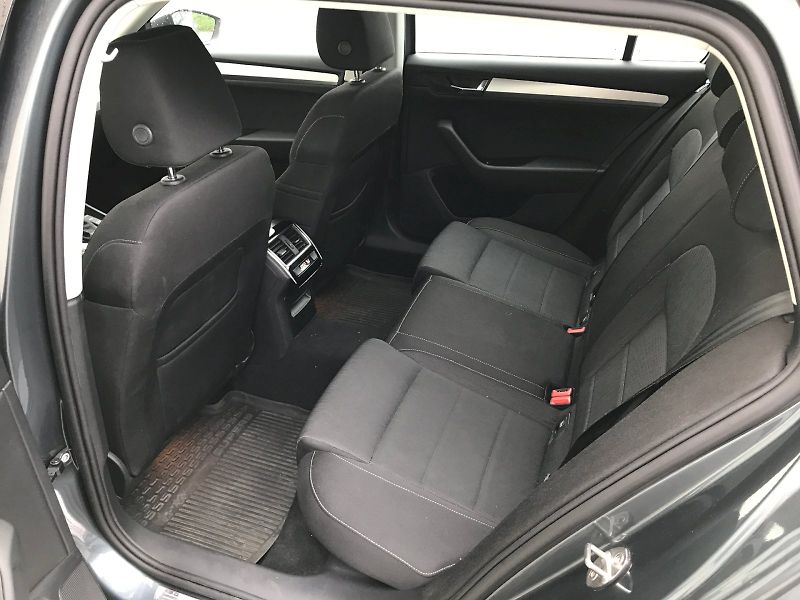 Škoda Superb (2018) COM GRT AMB plus TD 110/2.0 A7 - fotka 19 z 27