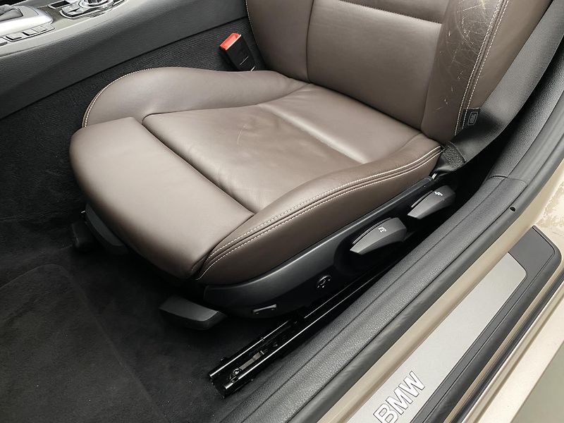 BMW Z4 sDrive 35i N54 AUT CZ 1. maj - fotka 24 z 56