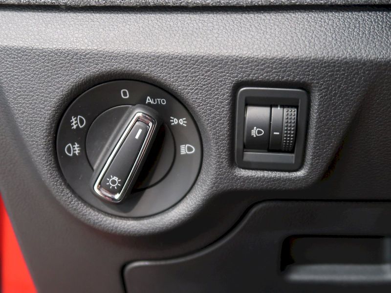 Škoda Kamiq (2026) SELECTION 1.0TSI 85KW - fotka 36 z 40