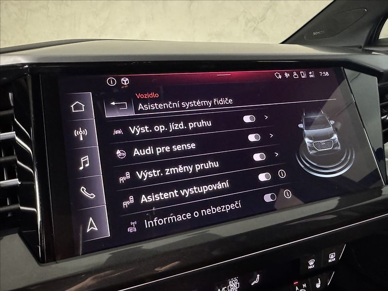 Audi Q4 e-tron 40 S-Line LED Matrix Assist - fotka 28 z 50