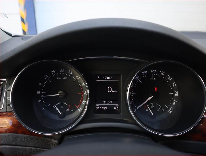 Škoda Superb (2011) 1.6 TDI, Serv.kniha, Xenony - fotka 11 z 17
