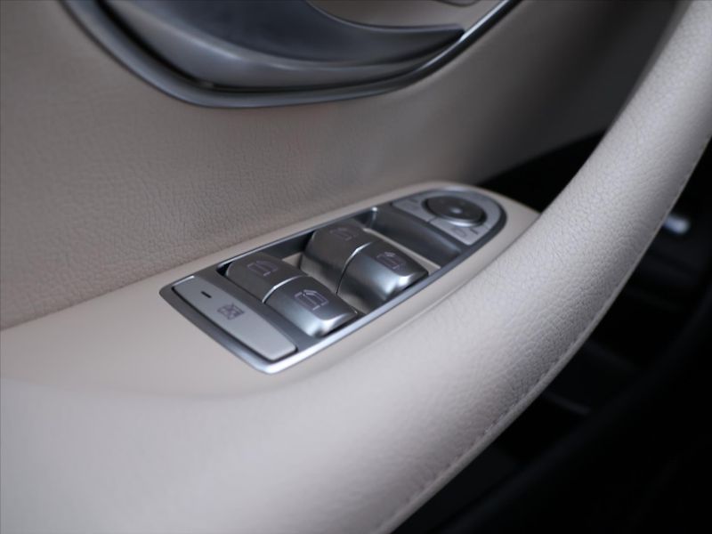 Mercedes-Benz Třídy E 2,0 300d 180kW DPH 360° Aut. - fotka 15 z 32