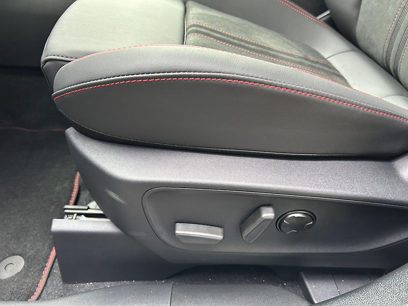 Ford Kuga 2.5Hybrid PHEV 134kW ST-Line X - fotka 19 z 37