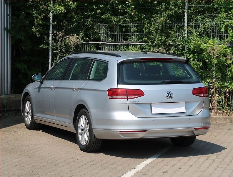 Volkswagen Passat (2019) 2.0 TDI, Navi, Tempomat - fotka 4 z 20