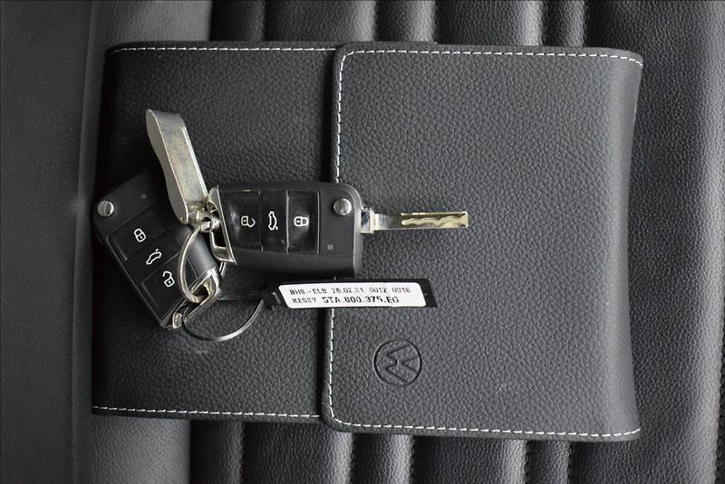 Volkswagen Touran 2,0 TDi, 7-míst,DSG,NAVI,KŮŽE, - fotka 39 z 41