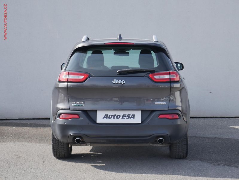 Jeep Cherokee (2014) 2.0 CRD 4x4, ČR, Longitude - fotka 5 z 25