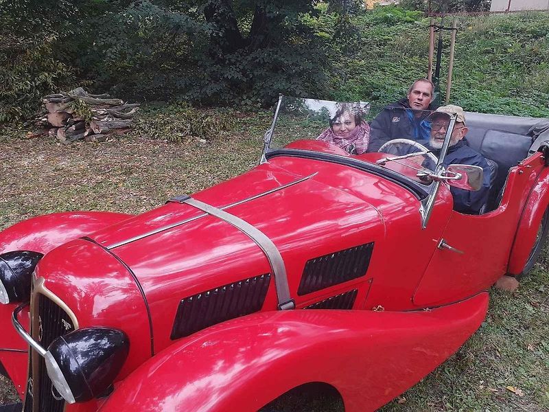 Milovníci historických automobilů i motocyklů si první říjnovou sobotu přišli na své při tradičním závodu Brno-Soběšice.