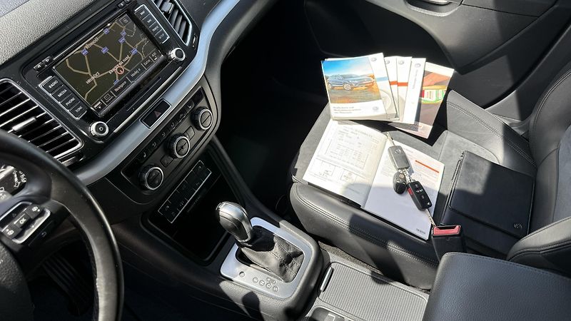 Volkswagen Sharan 2.0TSi*147kW*DSG*7MÍST*WEBASTO - fotka 16 z 27
