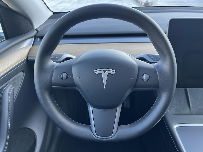 Tesla Model Y Long Range AWD 91% SOH - fotka 15 z 21