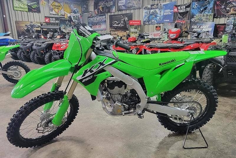 Kawasaki KX 250 F (2024) 2024 NYNÍ AKCE SKLADEM - fotka 1 z 1