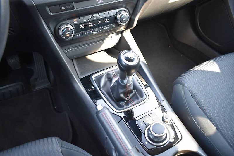 Mazda 3 2,0 16V SOUL RED,1.M,SERVIS! - fotka 10 z 15