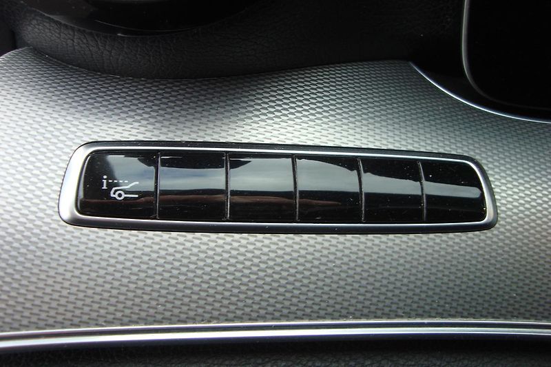 Mercedes-Benz Třídy E (2016) 220 CDi, ČR, Pravidelný servis - fotka 54 z 63