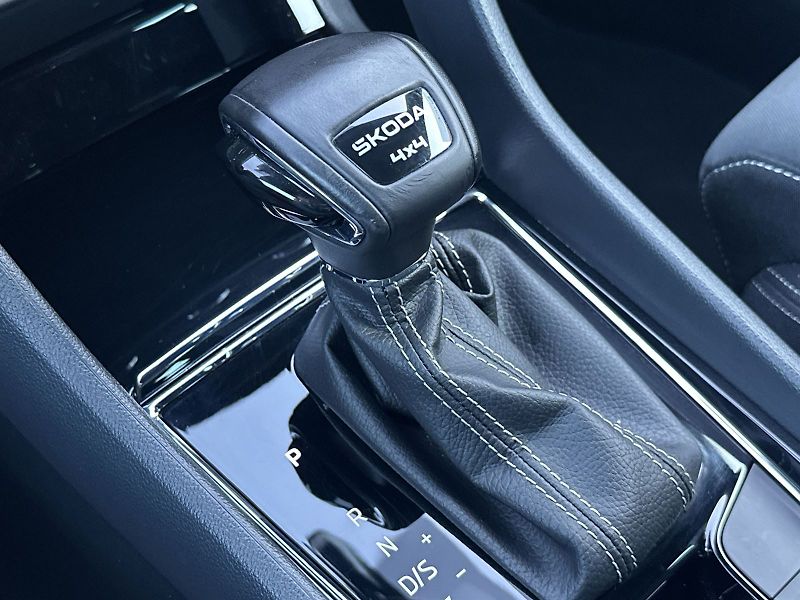 Škoda Karoq (2024) 2.0 TSI 4x4 DSG Sportline - fotka 15 z 33