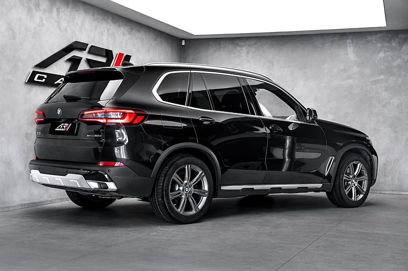 BMW X5 30d xDrive X-line, panorama - fotka 5 z 21