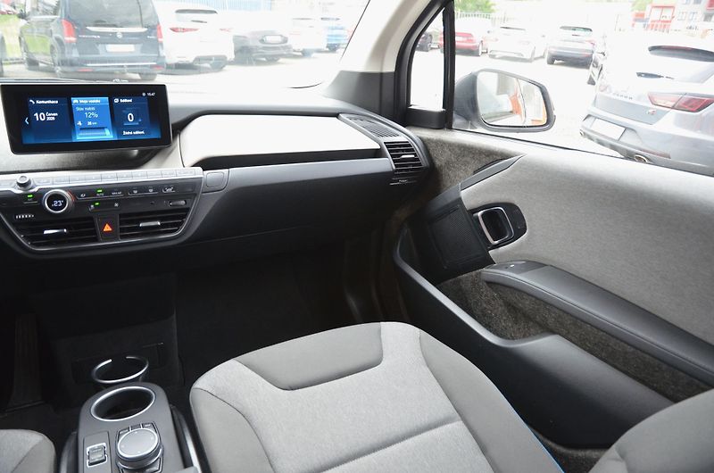 BMW i3 (2022) 120Ah // REZERVOVÁNO // - fotka 19 z 36