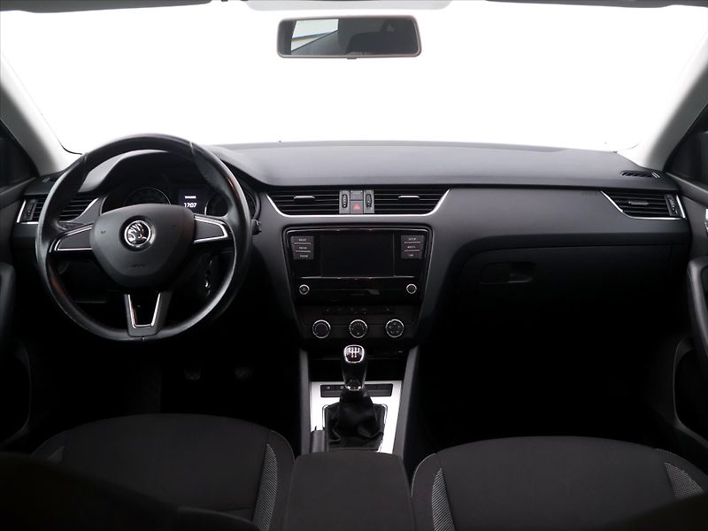 Škoda Octavia 1,6 TDI 85kW CZ Ambition 2.Maj - fotka 24 z 32