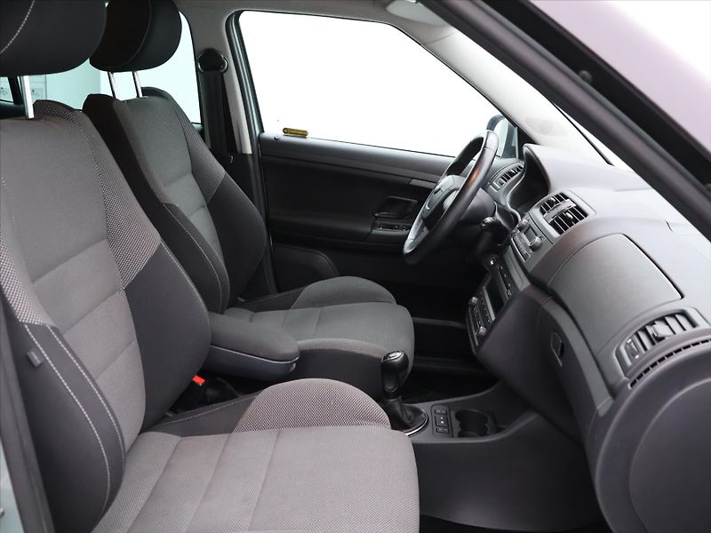 Škoda Fabia 1.2 i 51kW Elegance Sport CZ - fotka 12 z 31