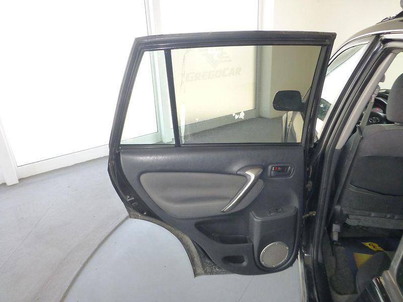 Toyota RAV4 (2004) 2,0D*DIGI**ALU**PARK.S***4X4 - fotka 13 z 24