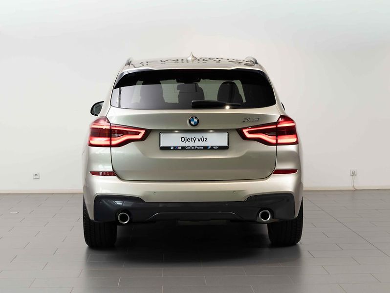BMW X3 xDrive 20D - fotka 4 z 22