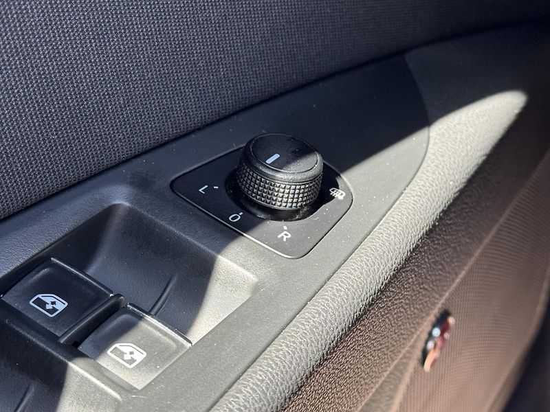 Seat Leon (2018) 1.5TSi MAN FR Virtual PANO RZV - fotka 26 z 52