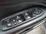 Jeep Compass (2018) 1.6 M-Jet, ČR, Longitude - náhled 16