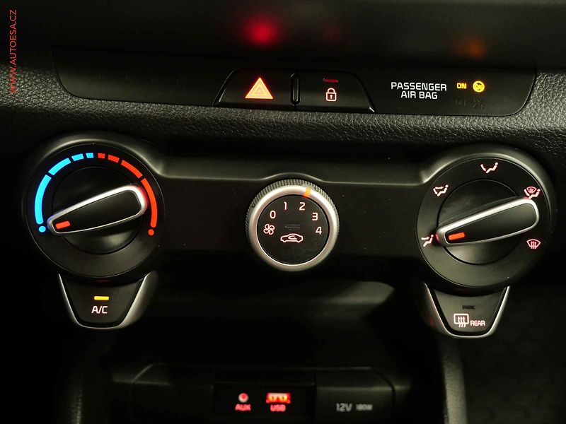 Kia Stonic (2019) 1.2 CVVT, 2.maj,ČR, AC, TZ - fotka 18 z 23