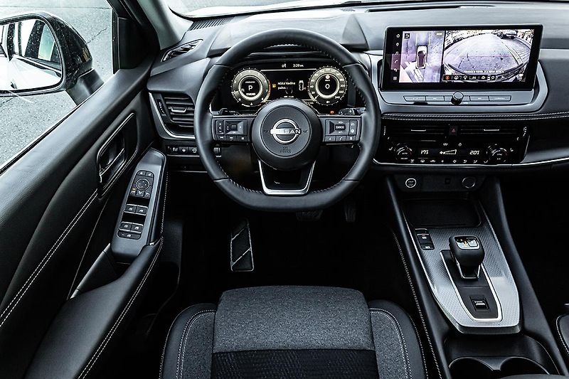 Nissan Qashqai 1,3 DIG-T X-TRONIC N-CONNECTA - fotka 11 z 18