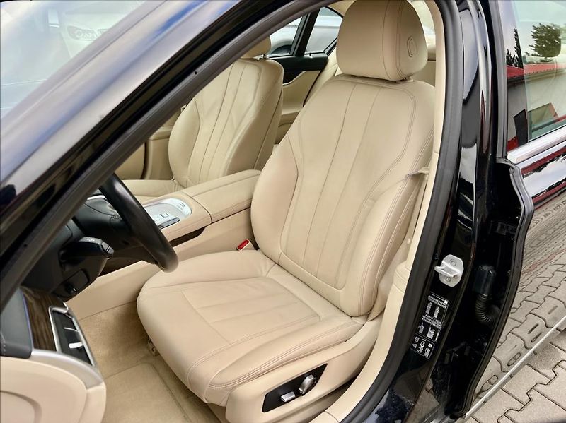 BMW Řada 7 3,0 730d xDrive záruka 2027 - fotka 9 z 61
