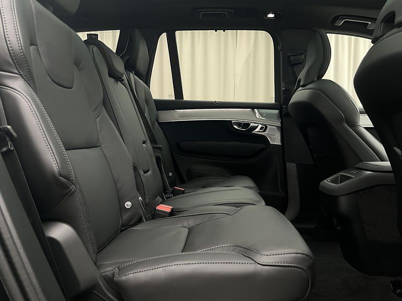 Volvo XC90 (2026) B5 AWD BLACK EDITION PLUS - fotka 29 z 49