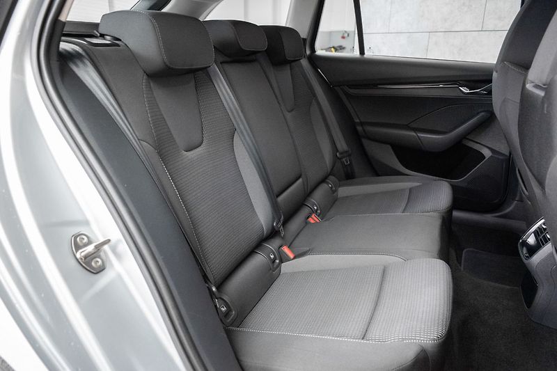 Škoda Octavia 2.0TDi*AMBITION*DPH*SERVIS - fotka 13 z 42