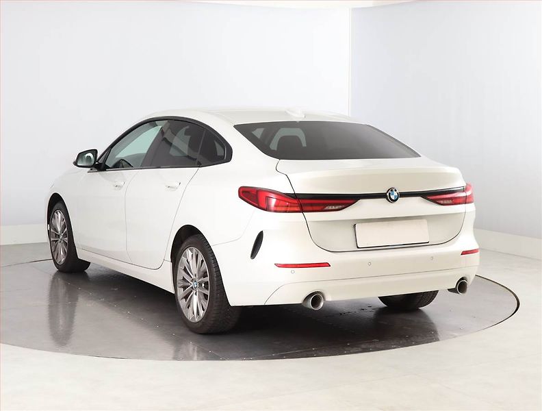 BMW Řada 2 (2020) 218d Gran Coupé - fotka 4 z 17