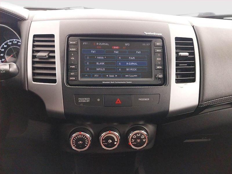 Mitsubishi Outlander (2011) 2.2 DI-D, 4X4, 7 míst - fotka 12 z 21