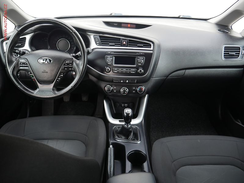 Kia Ceed (2016) 1.6 CRDi, ČR, AC, tempo, - fotka 7 z 15